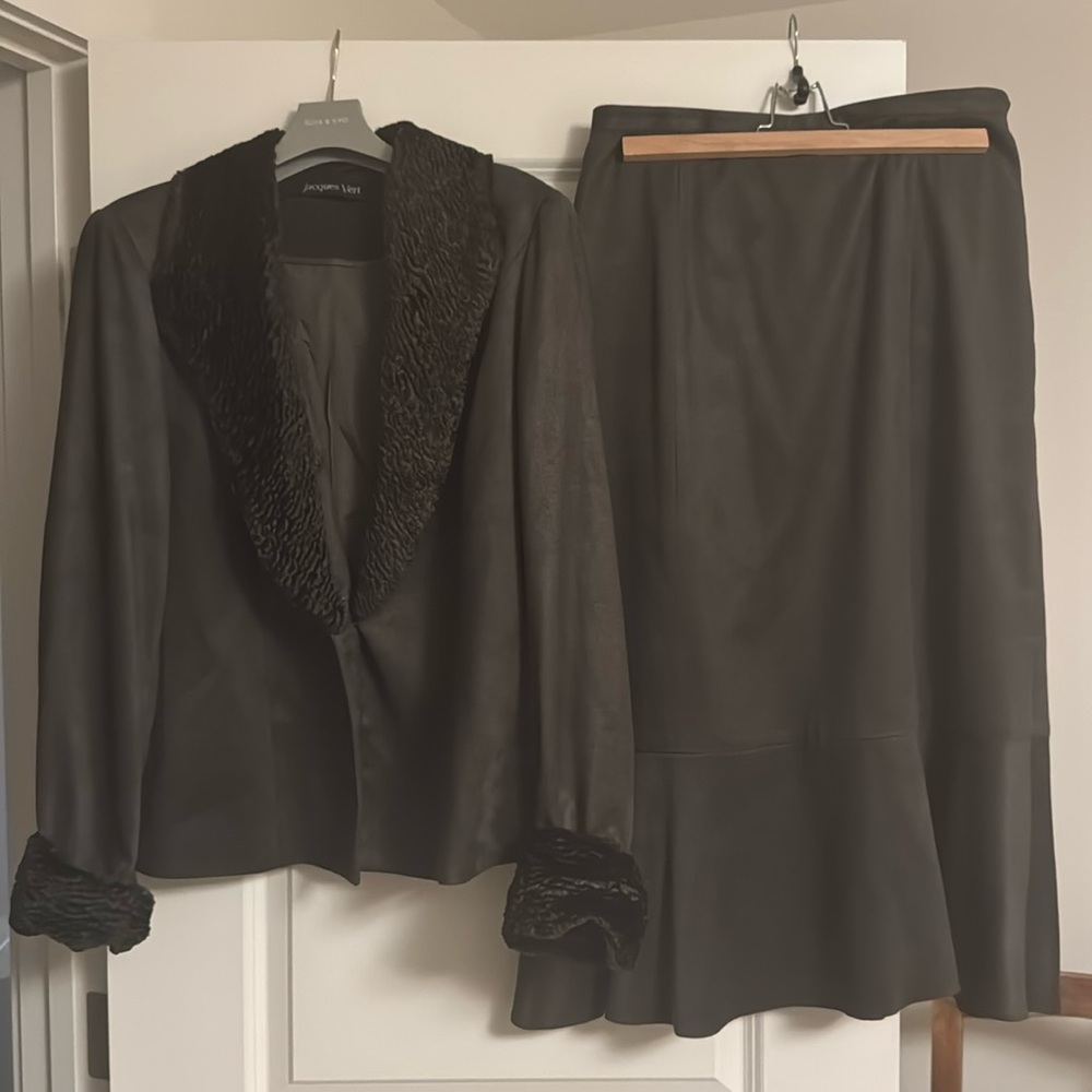 Gorgeous lined Jacques Vert faux suede suit with removable faux sheepskin collar